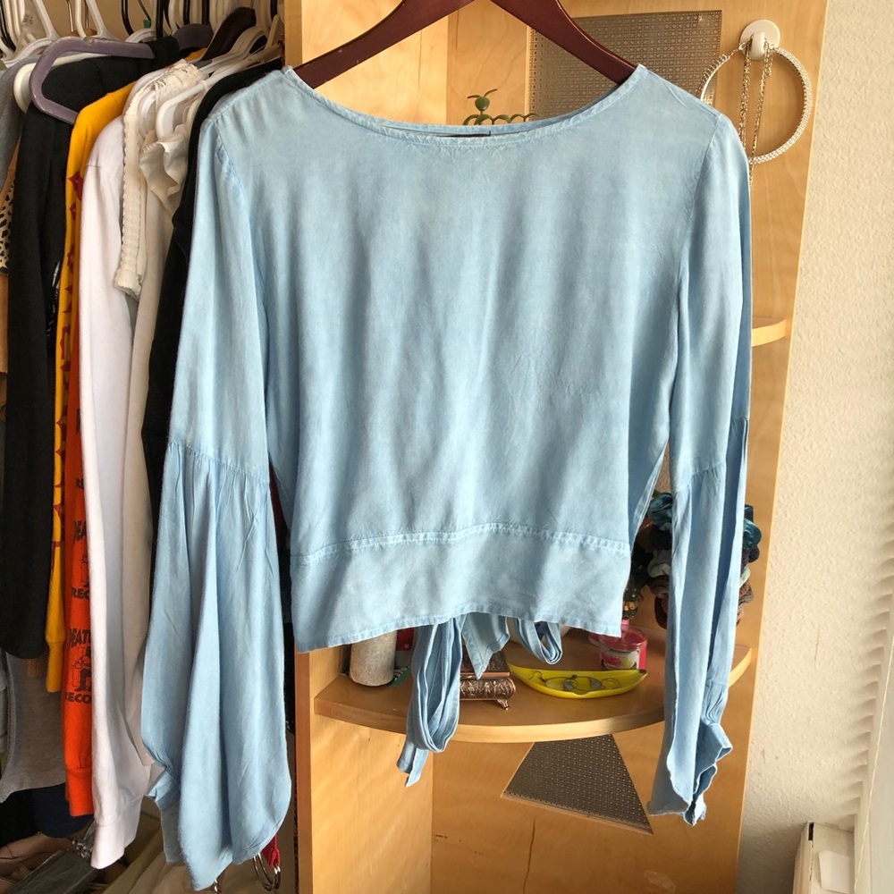Winged arms shirt